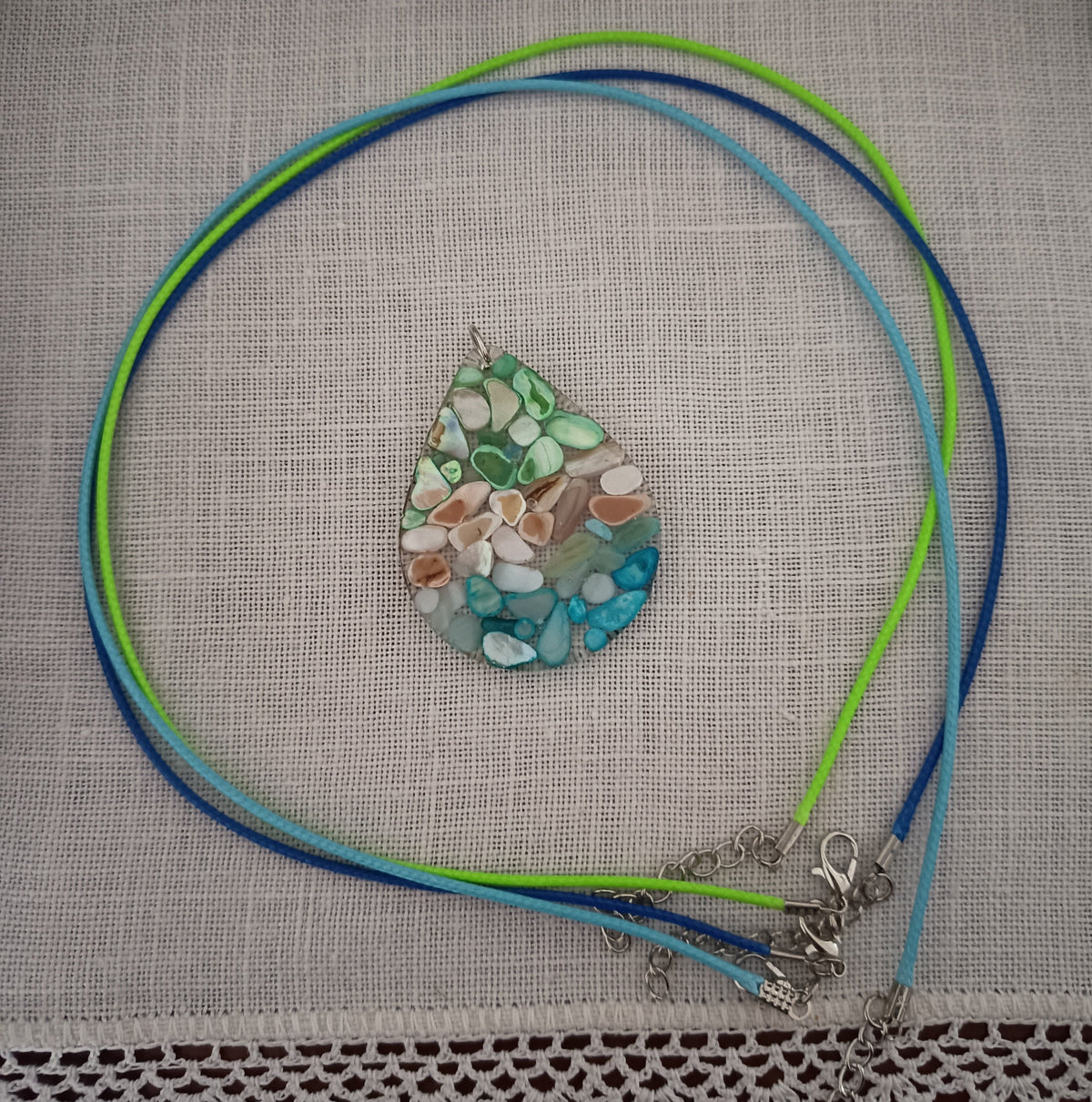 Collar estilo gota