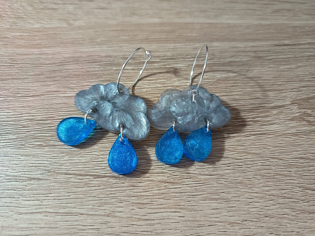 Pendientes con diseño de nubes y gotas