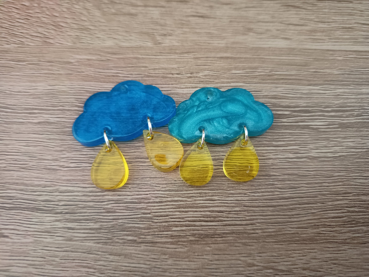 Pendientes con diseño de nubes y gotas